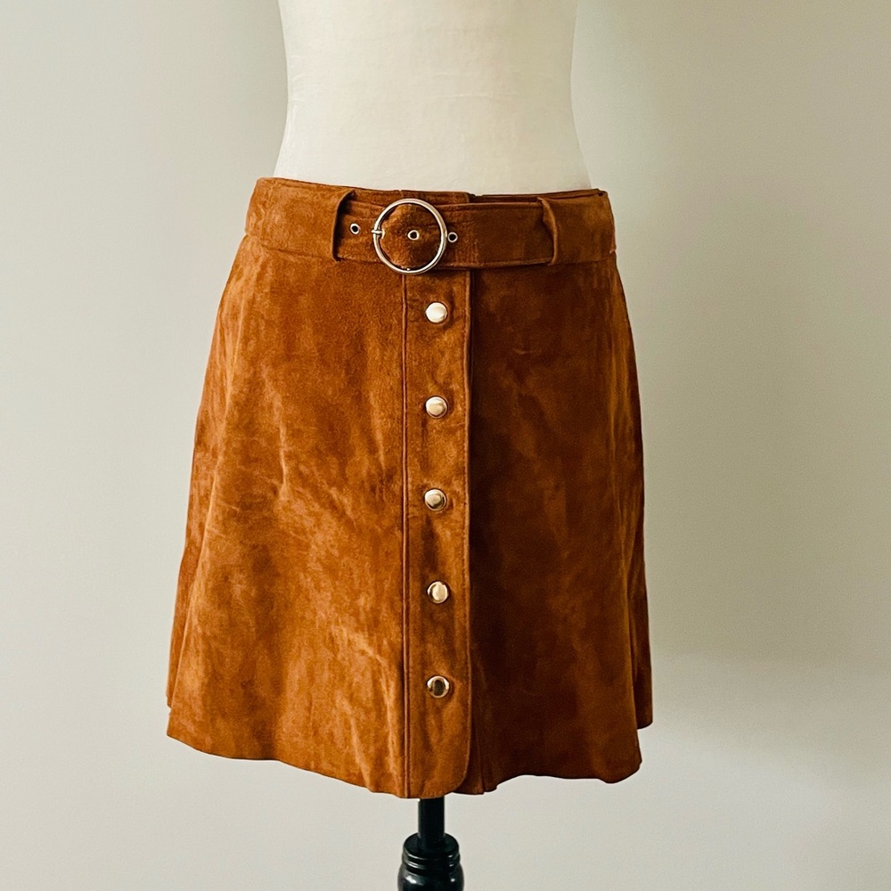 Zara Suede Mini Skirt.  Buttons open down the front.  Great skirt for fall!